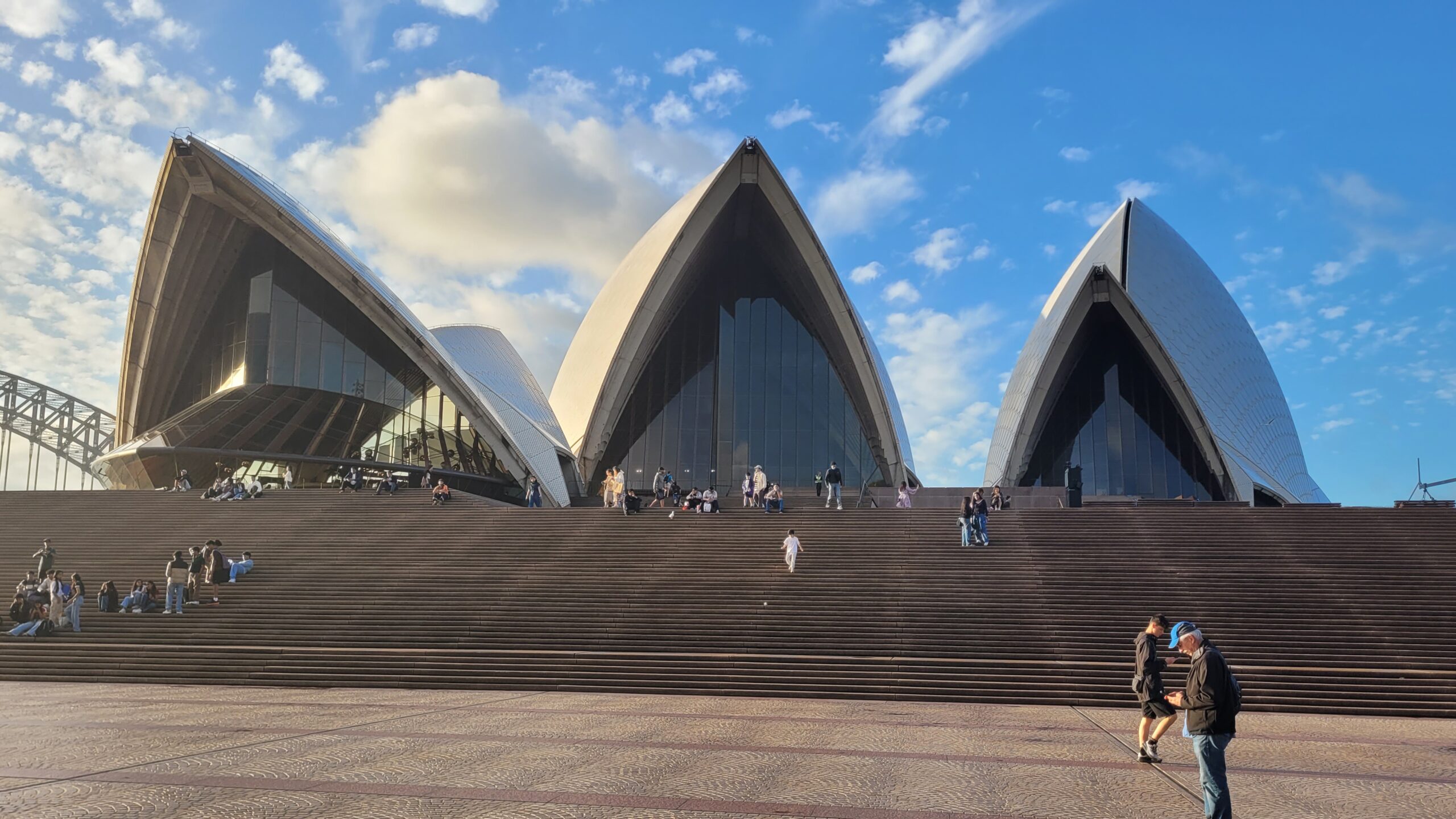 L'opéra de Sydney vu depuis son esplanade