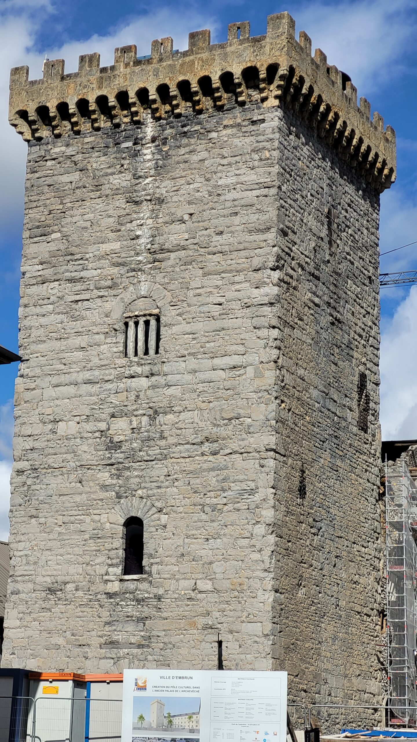 La tour Brune à Embrun
