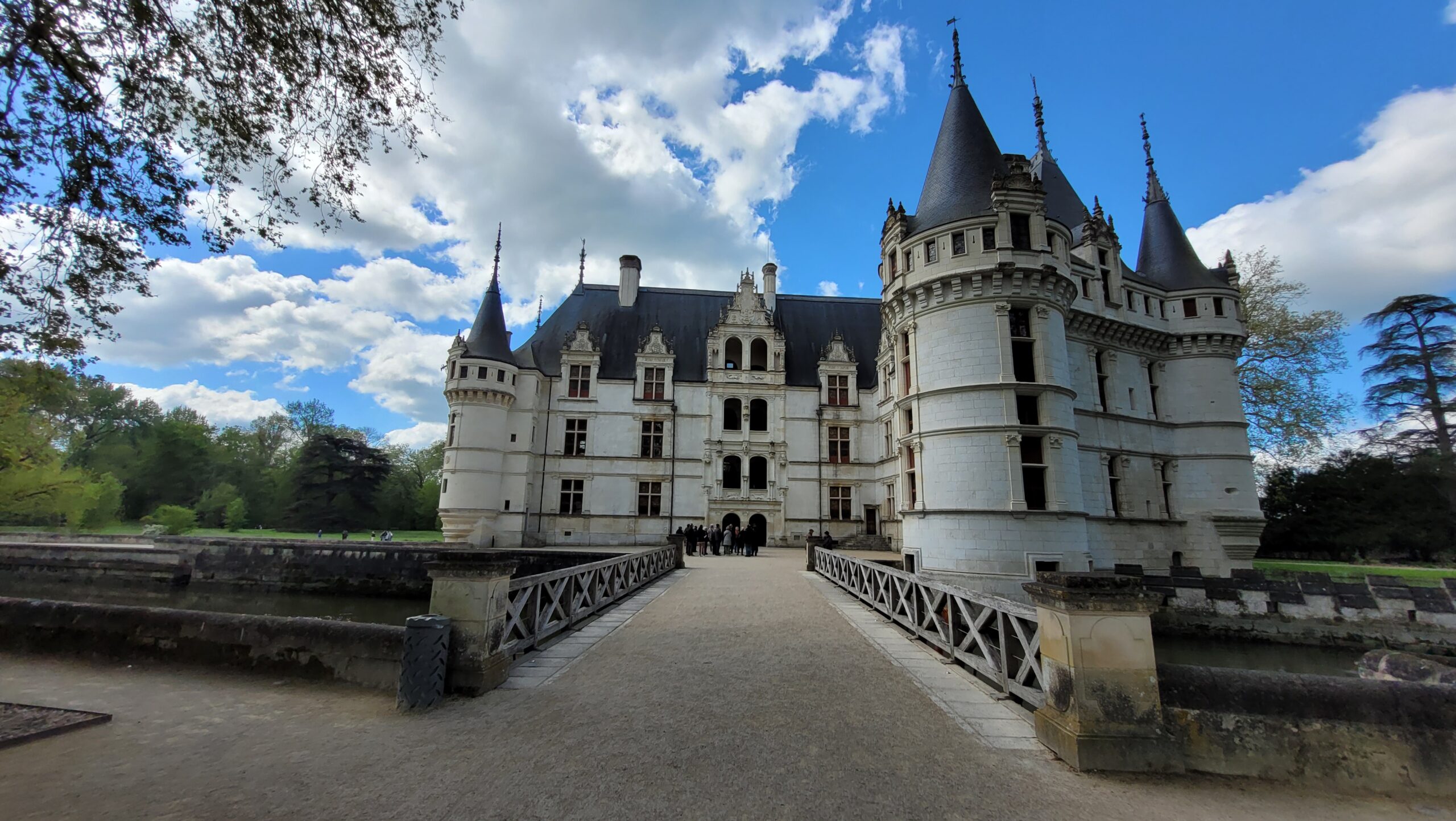 La façade principale du château d'Azay le Rideau