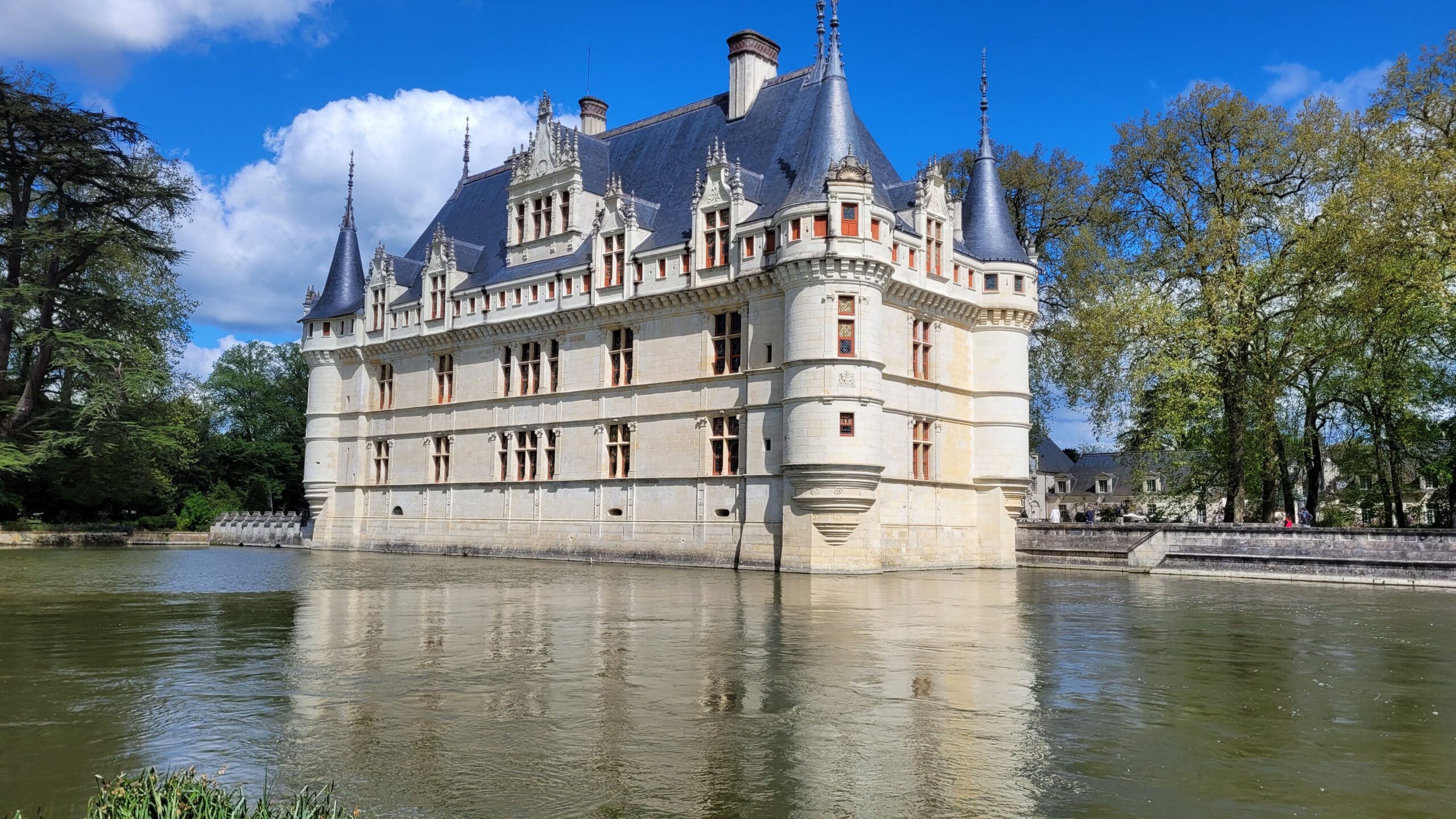 Le château d'Azay le Rideau vu de l'autre côté