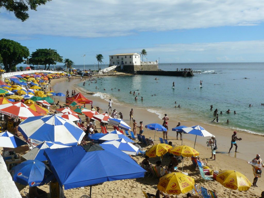 La plage et le fort Santa Maria.