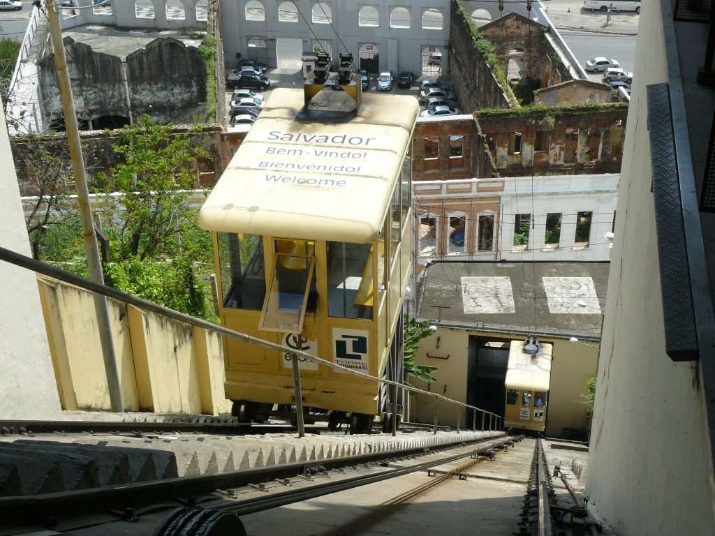 Pour aller du bord de mer au Pelourinho.