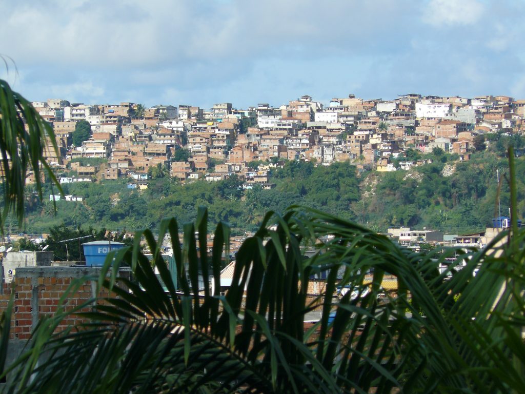 Une favela vue du Pelourinho.