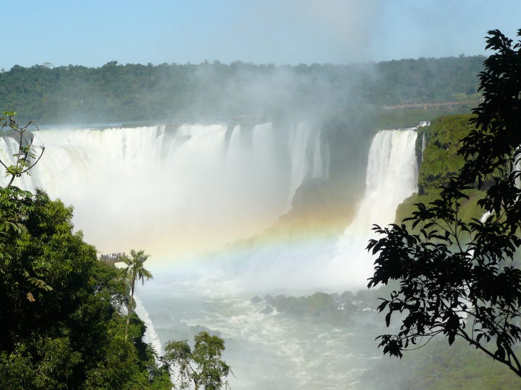 Ces quantités d'eau colossales dégagent de la vapeur.