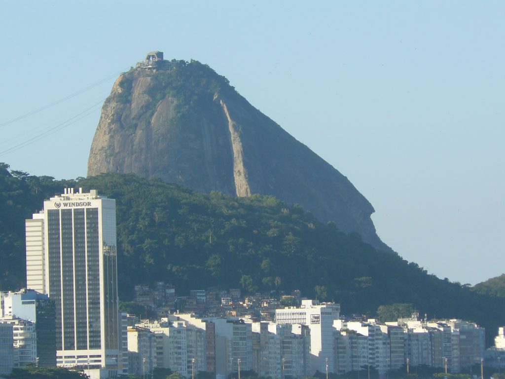 Le Pão de Açucar vu depuis Copacabana.