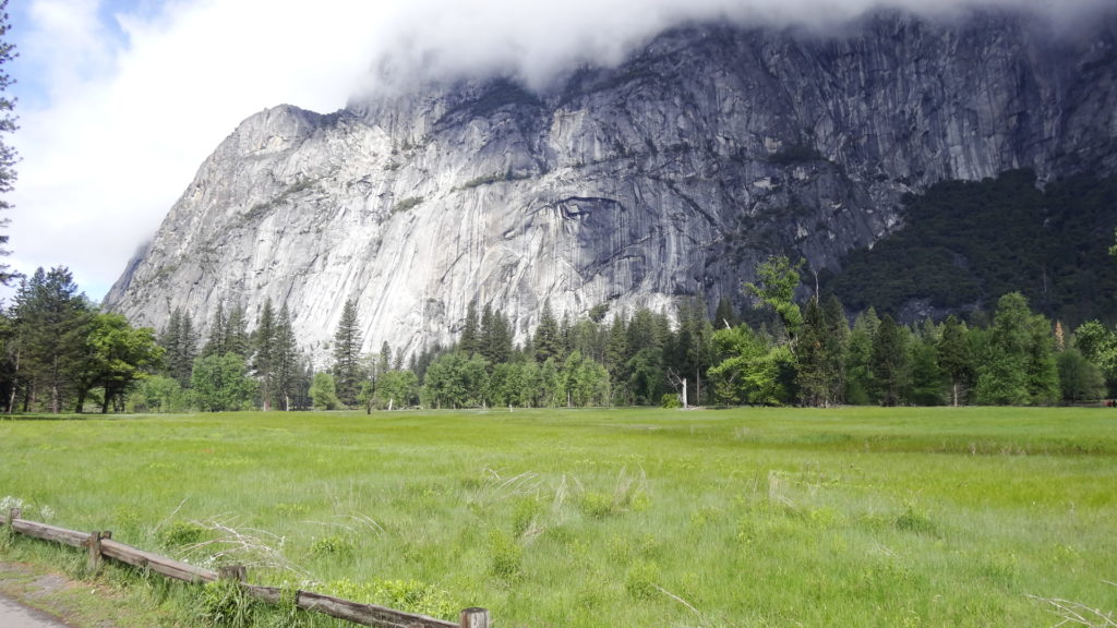La vallée de Yosemite est une vallée glaciaire à fond plat