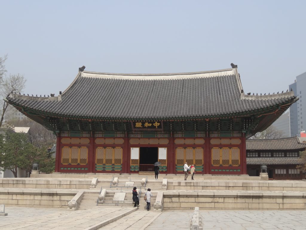 A Séoul, il y a des temples anciens...