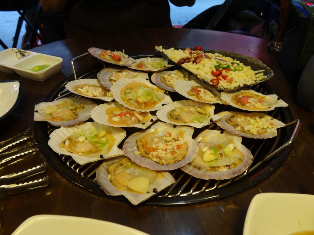Un diner de fruits de mer à Séoul.