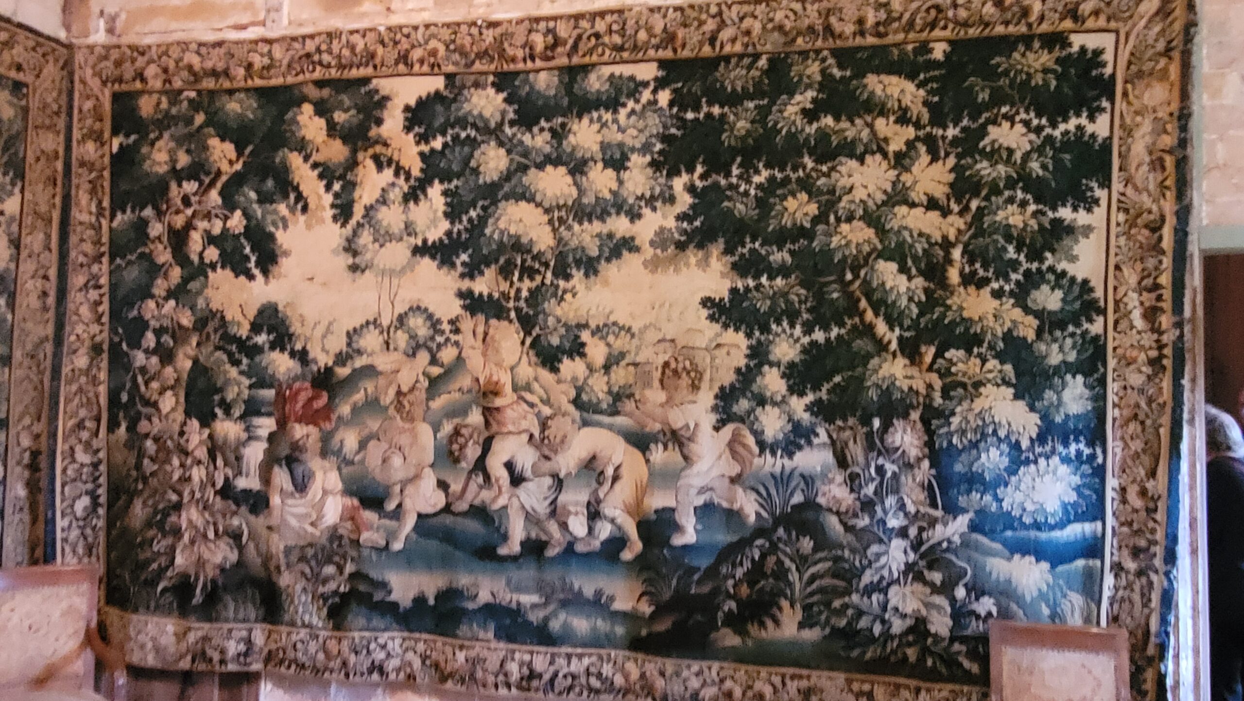 Une tapisserie dans le château de Villemonteix