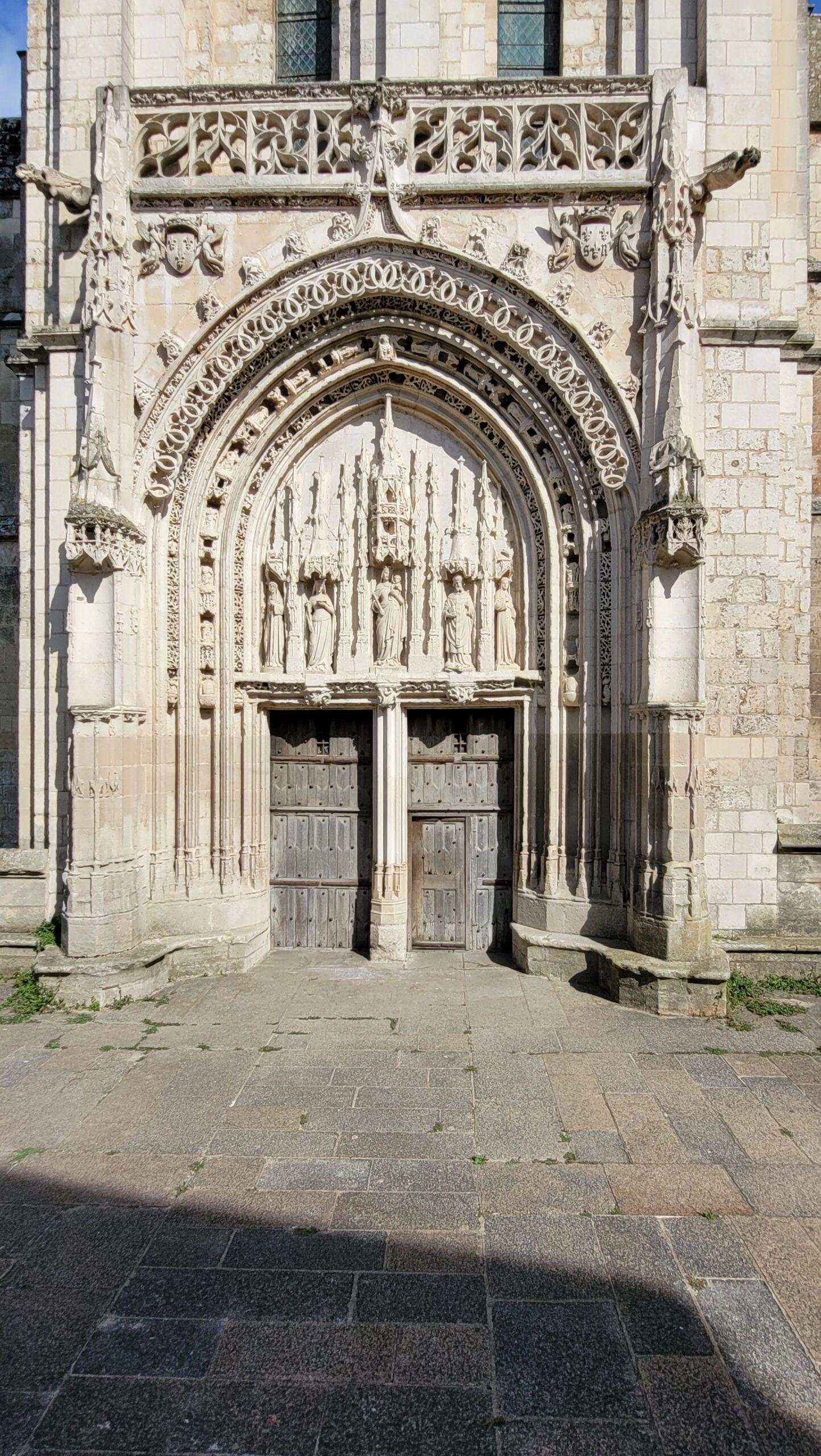 Le portail de l'église Sainte-Radegonde