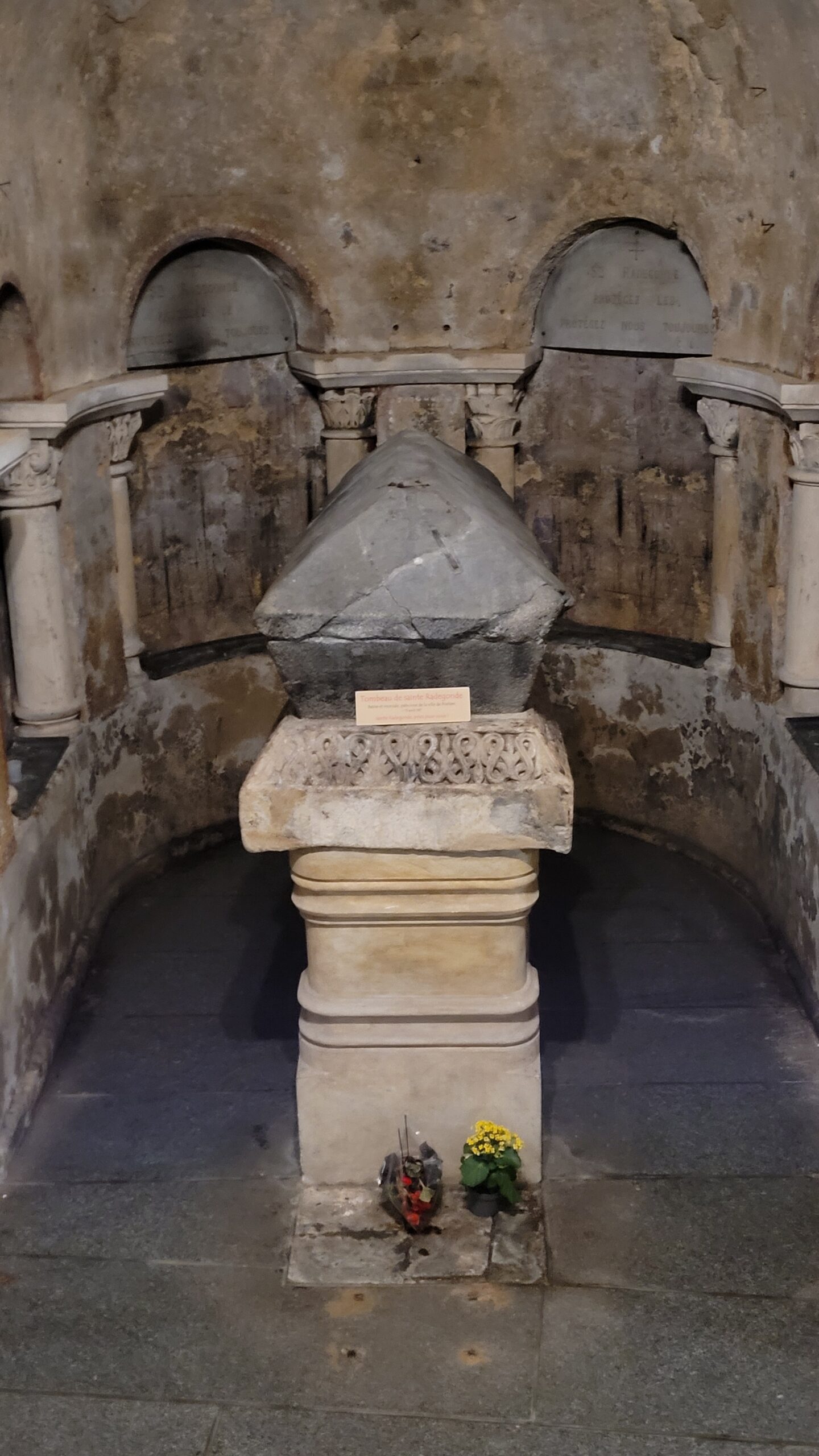 Le tombeau de Sainte-Radegonde