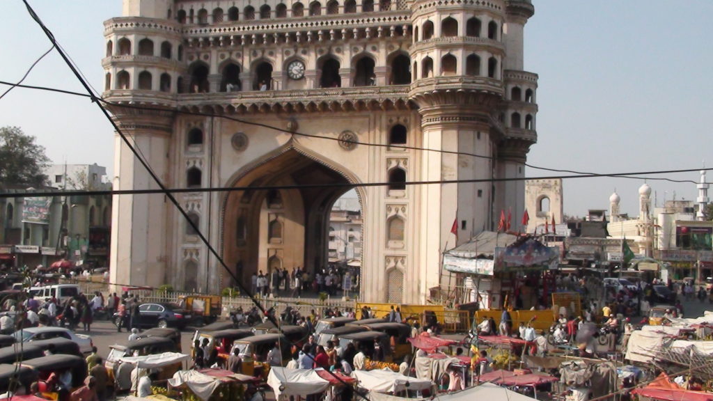 La mosquée Charminar et le Bazar environnant