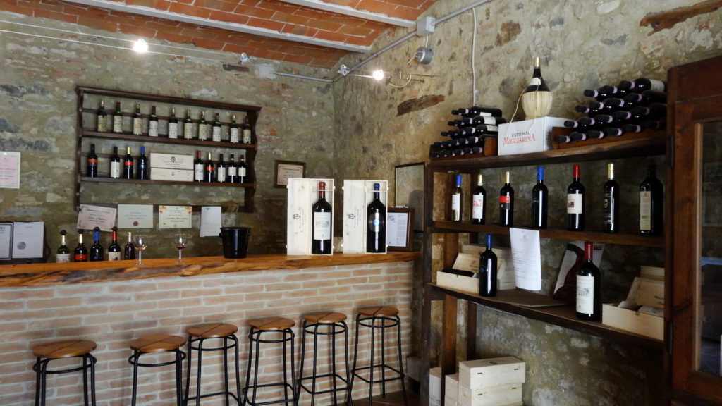 Dans la campagne Toscane, un producteur de vin et d'huile d'olives: la Fattoria Migliarina