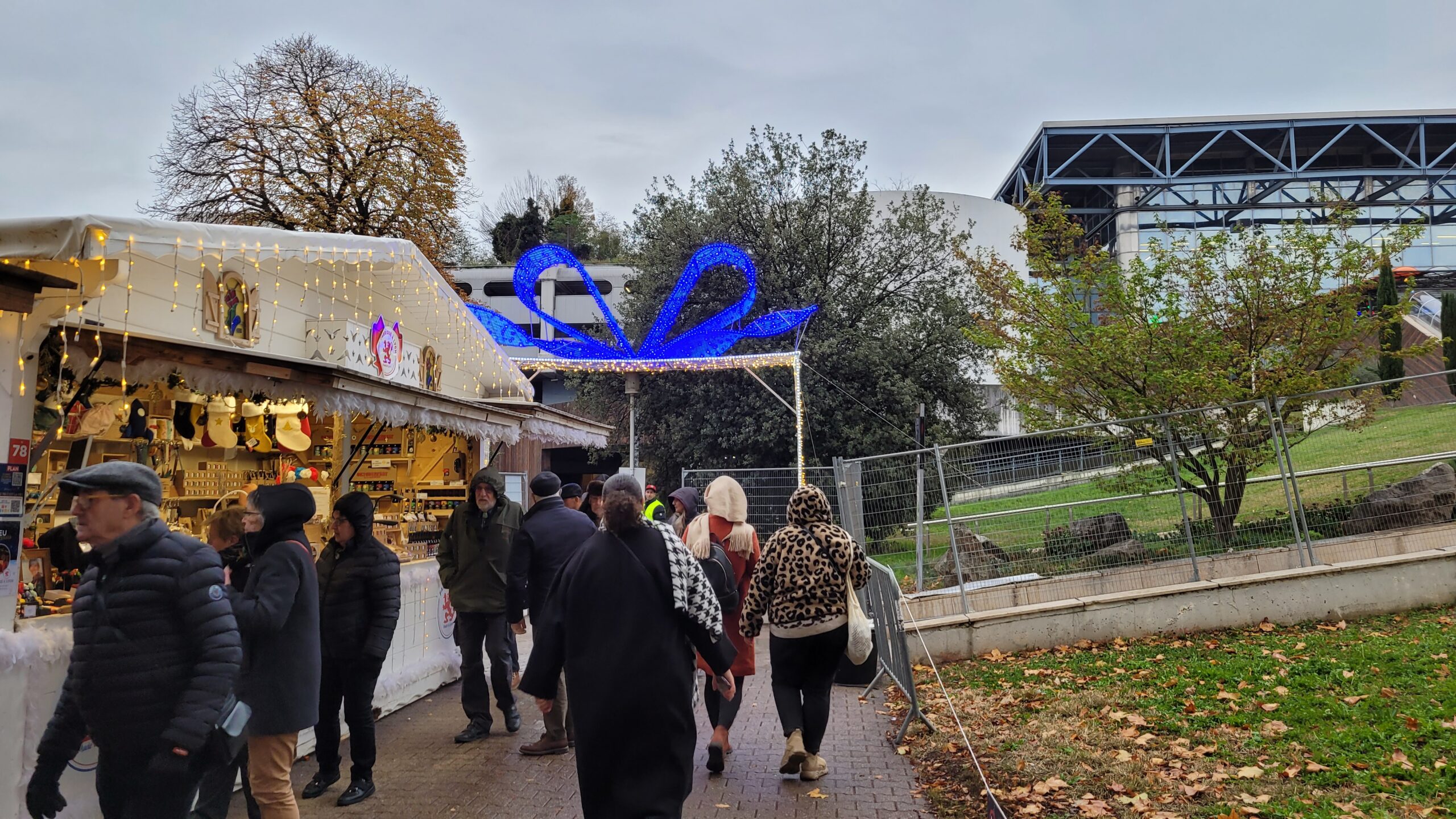 Dans le marché de Noël