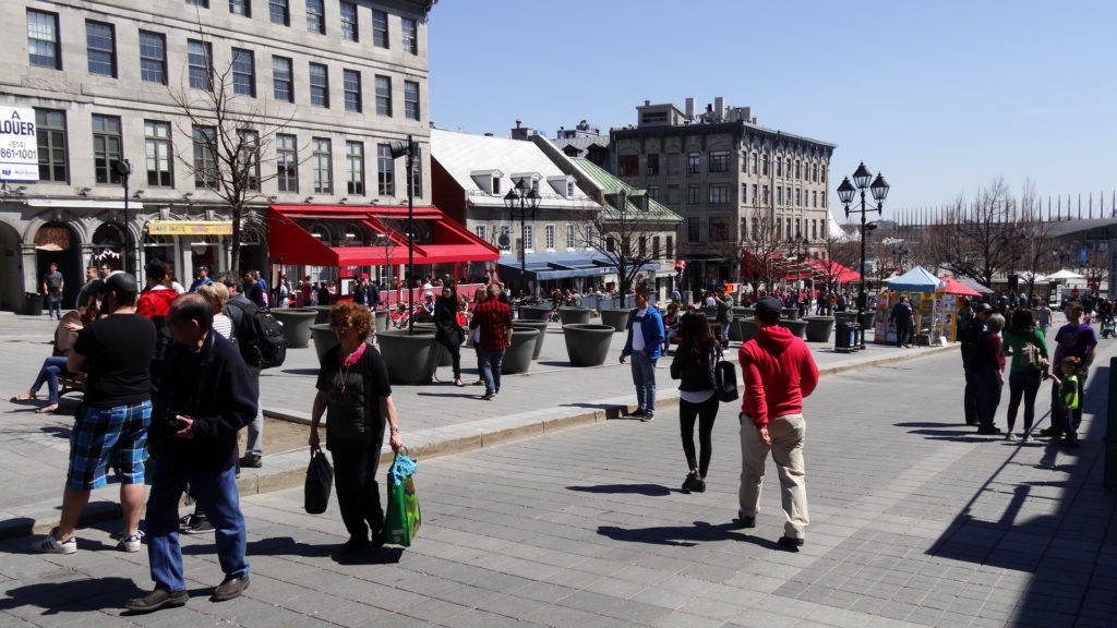 Sur la place Jacques-Cartier