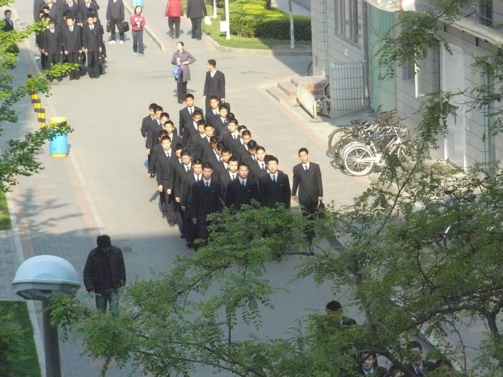 Etudiants partant en cours à l'Université d'aéronautique Beihang