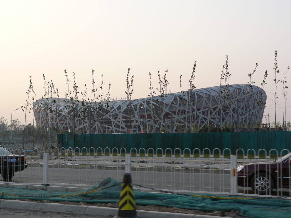 Le nid, futur stade olympique en fin de construction