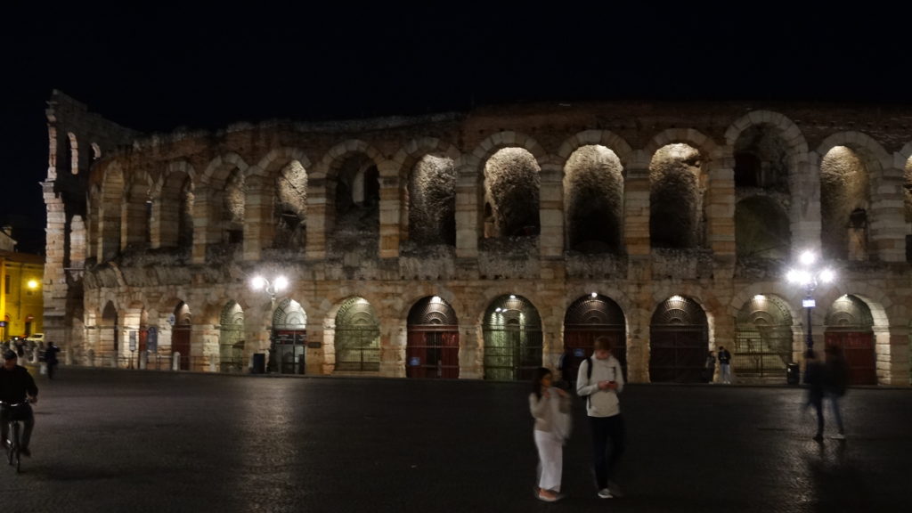 Les arènes de Vérone le soir