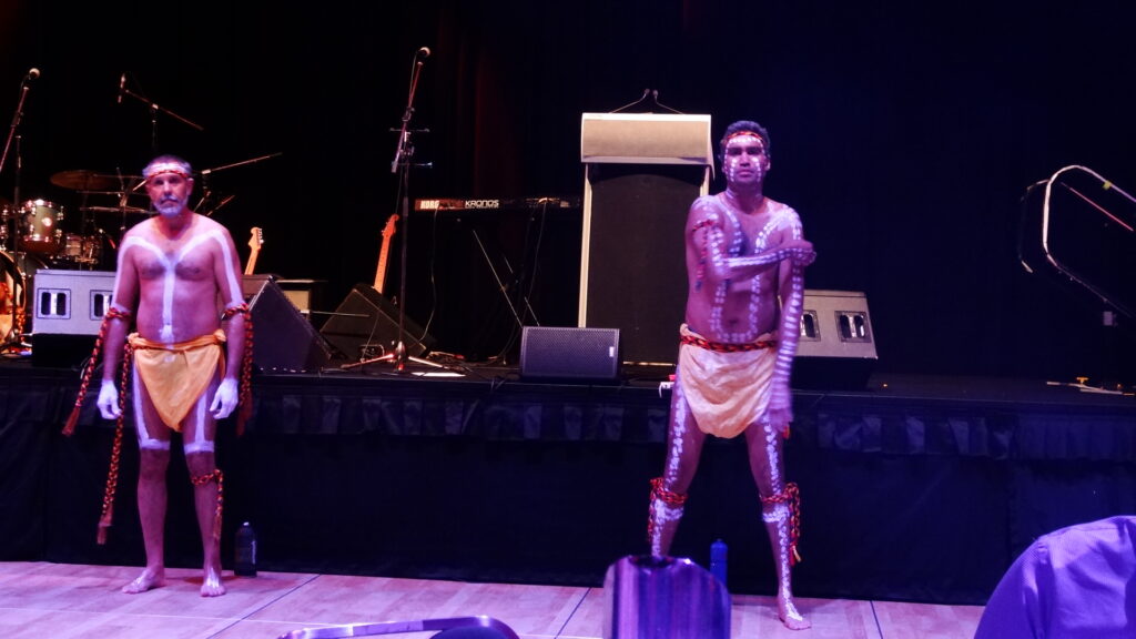 Les danses aborigènes au dîner de gala