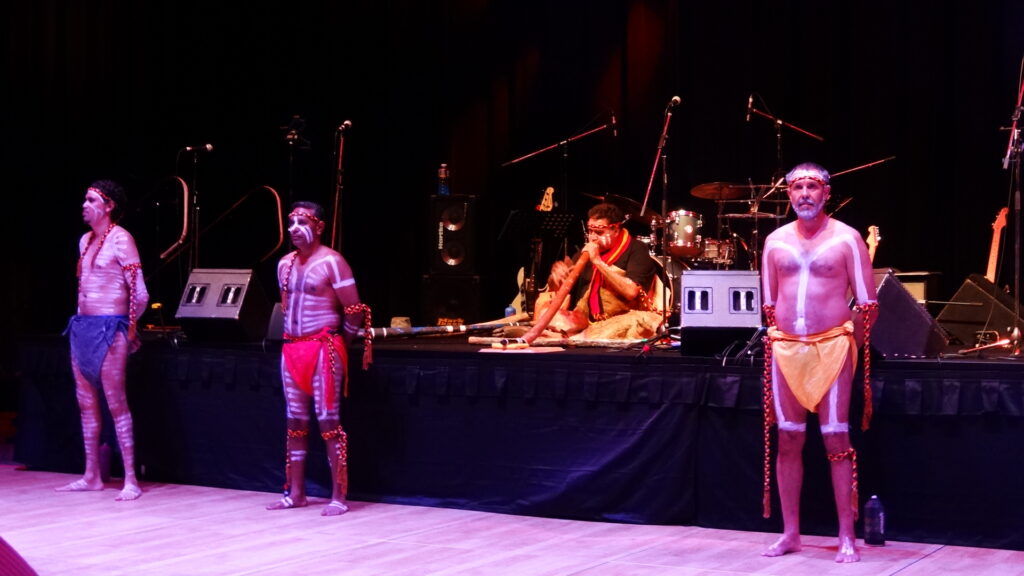 Les danses aborigènes au dîner de gala