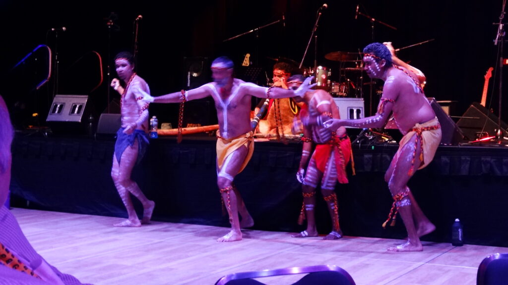 Les danses aborigènes au dîner de gala