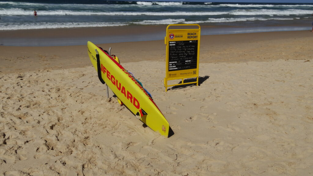 Heureusement un petit morceau de plage est surveillé.