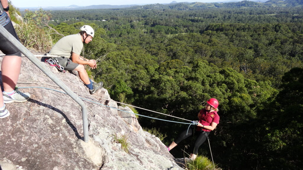 Entrainement au rappel sur le mont Tinbeerwah.