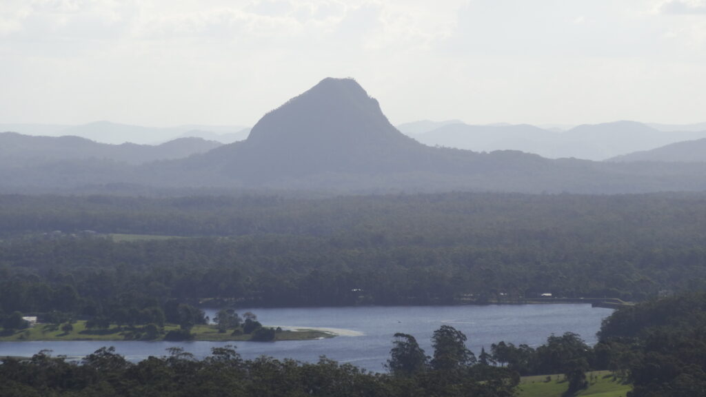 Vue sur les montagnes depuis le mont Tinbeerwah.