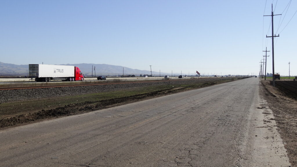 Un truck sur la 101 dans la vallée de la Salinas