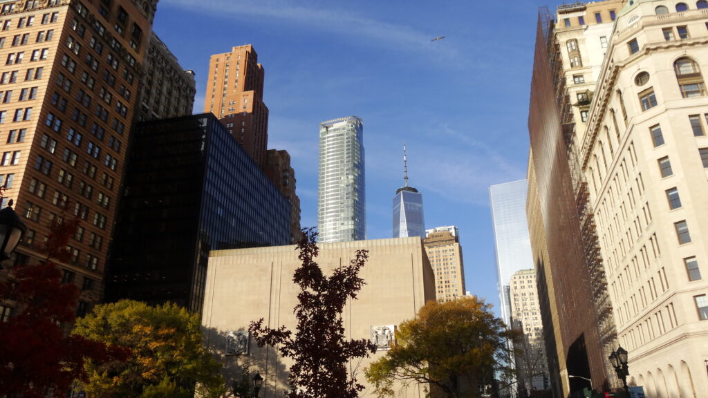 Le haut du One Word Trade Center vu de Battery park