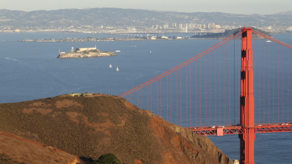 Le Golden Gate bridge et Alcatraz vus depuis Marin headlands